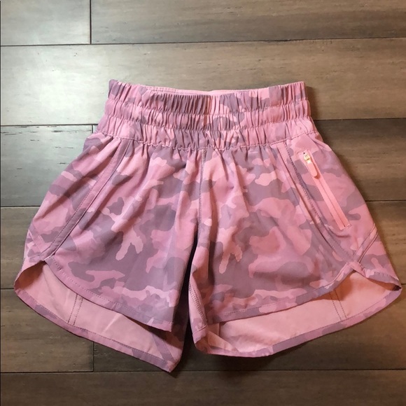 lululemon athletica Pants - Lululemon tracker 5 short *4”